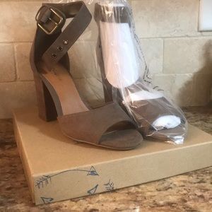 Medium Brown Heel